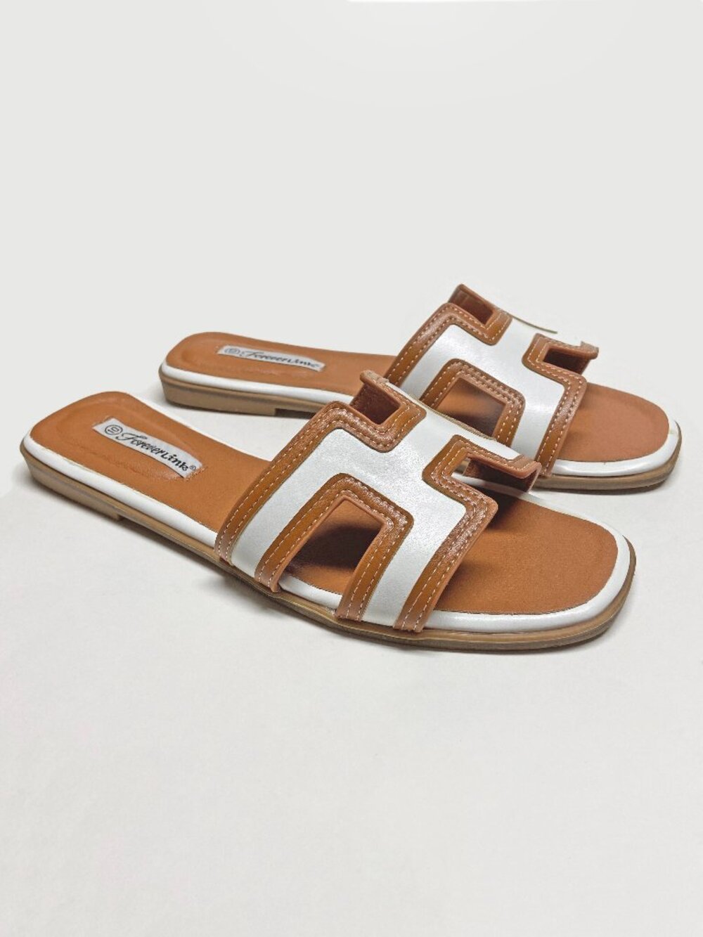 Forever Link Veronica Flat Slide Sandals Size 10 Tan White Comfort Retro Mod